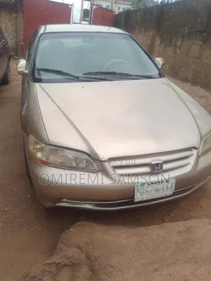 Honda Accord 1999 Gold