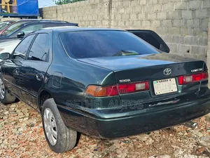Toyota Camry LE 4dr Sedan (2.2L 4cyl 4A) 2000 Green