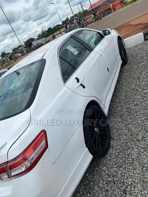 Toyota Camry SE 4dr Sedan (2.5L 4cyl 6AM) 2010 White