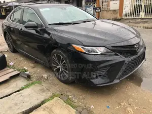 Toyota Camry SE FWD (2.5L 4cyl 8AM) 2018 Black