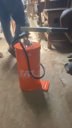 10 Litres Rease Bucket Pump
