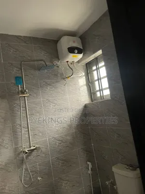 3bdrm Block of Flats in Odoona Kekere,, Oluyole for rent
