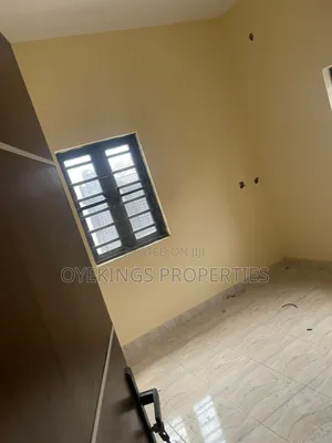 3bdrm Block of Flats in Odoona Kekere,, Oluyole for rent
