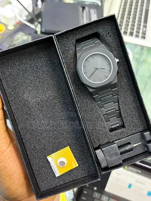 Valenzo Quality Men Chain Strap Wristwatch
