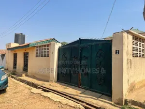 8bdrm Duplex in Unique Street, Oyo / Oyo for sale