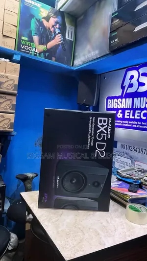 ￼
M Audio Bx5 D2 Powered Studio Monitors