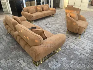 Reclining Cushion With 8 Thrown Pillows