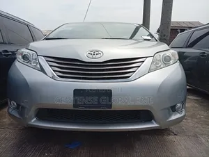 Toyota Sienna 2018 Silver