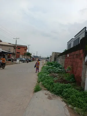 557sqm at N200m
Favoured Estate 
Abuodun Onitiri