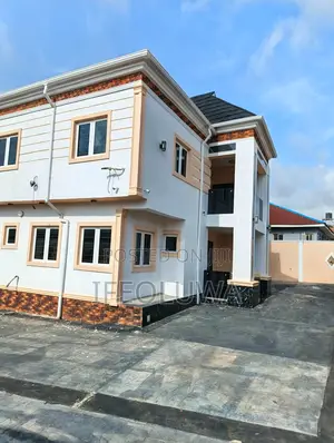 5bdrm Duplex in Oluyole for sale