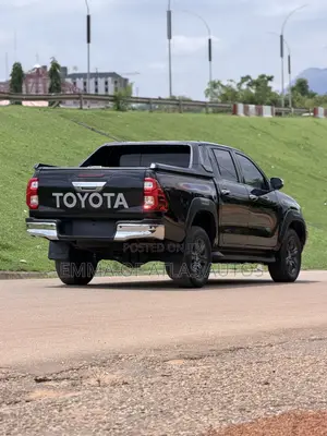 New Toyota Hilux 2023 Black