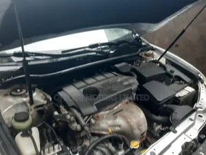 Toyota Camry LE 4dr Sedan (2.5L 4cyl 6A) 2011 Silver