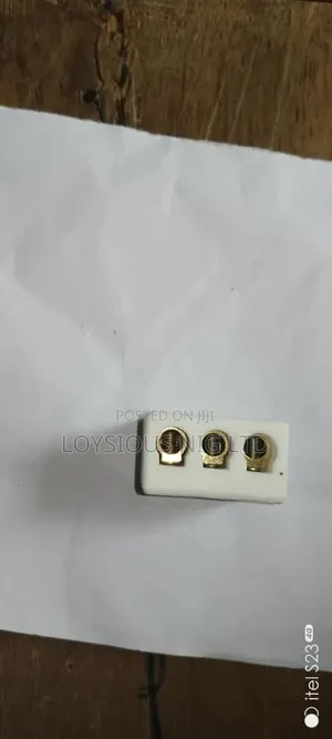 Three Pole Ceramic Connector