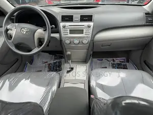 Toyota Camry LE 4dr Sedan (2.5L 4cyl 6A) 2011 Silver