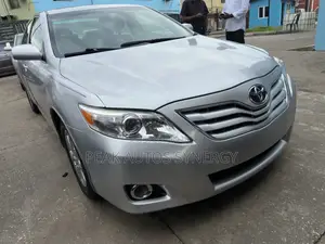 Toyota Camry LE 4dr Sedan (2.5L 4cyl 6A) 2011 Silver