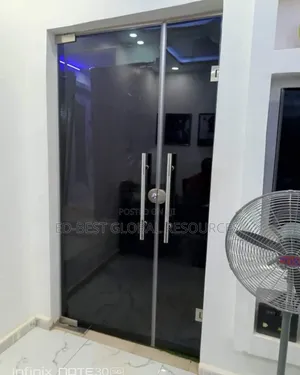 Double Leaved Frameless Swing Door