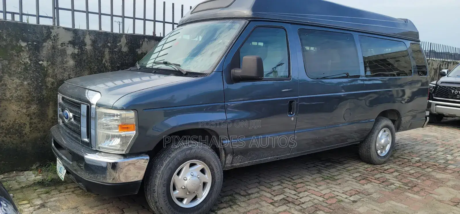Ford E350 2014 Blue