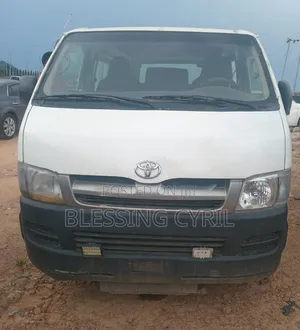 Toyota HiAce 2010 White