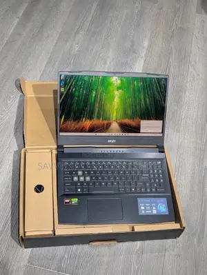 Laptop MSI Katana 15 16GB AMD Ryzen 7 SSD 1T