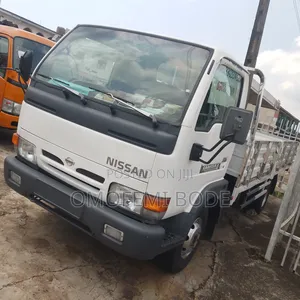 Nissan Cabstar With Big Bucket Diesel Engine Truck