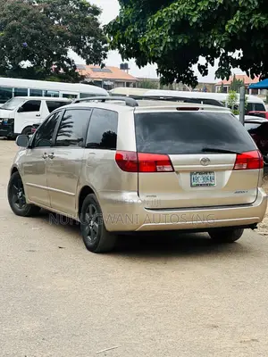 Toyota Sienna 2003 Gold