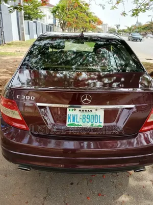 Mercedes-Benz C300 2010 Red