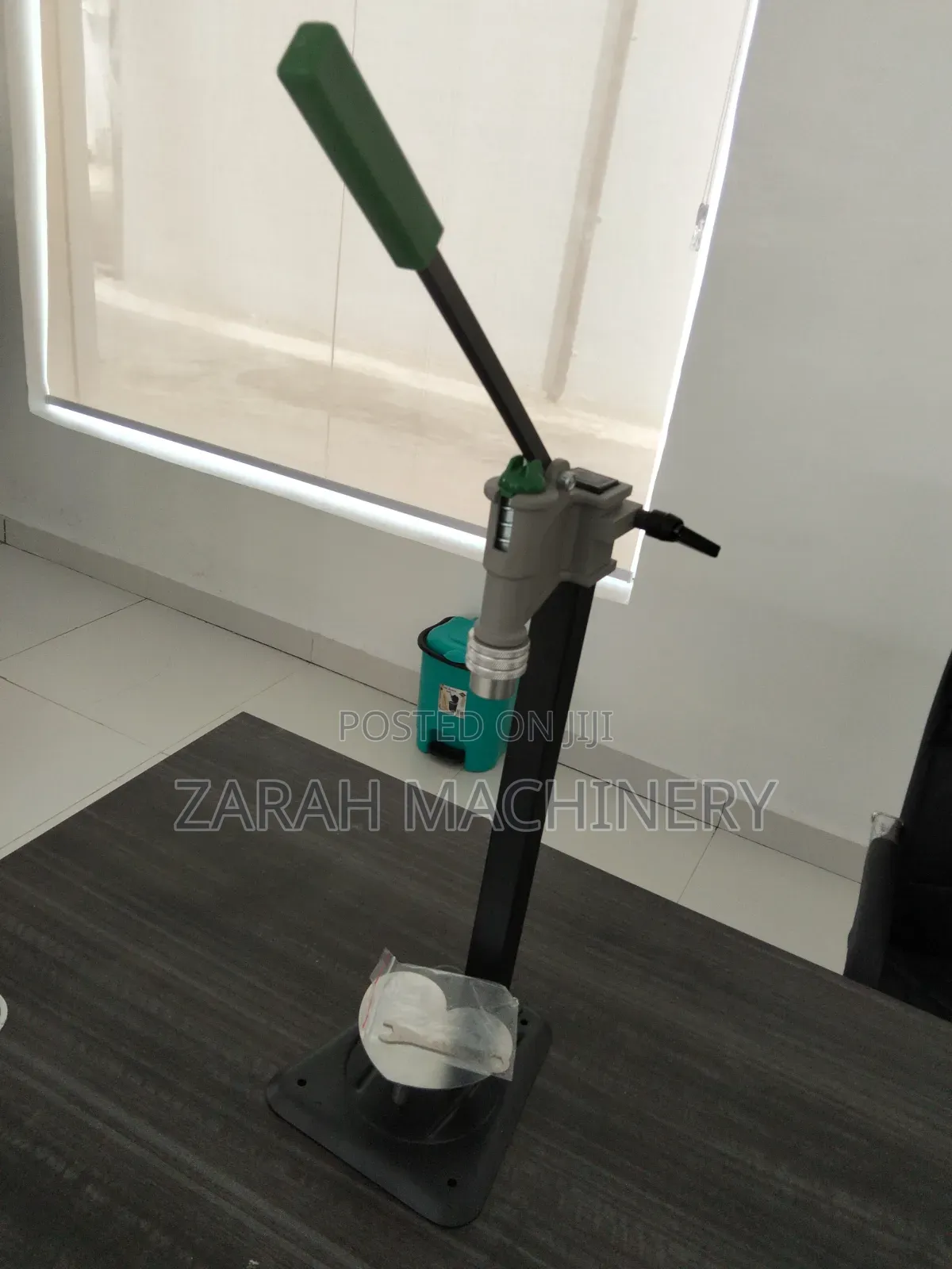 Perfume Capping Machine
Bottle Capping Machine