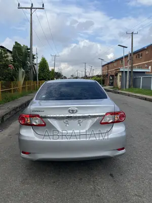 Toyota Corolla LE 4dr Sedan (1.8L 4cyl 4A) 2013 Silver