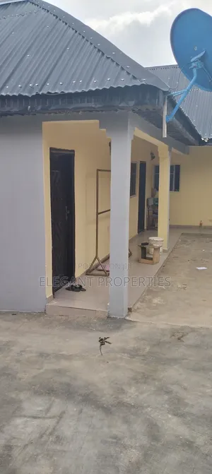 2bdrm Block of Flats in Mast, Usteem School, Osogbo for sale