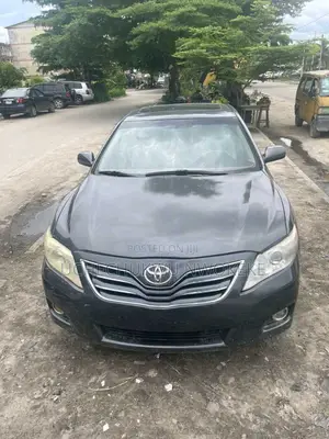 Toyota Camry XLE 4dr Sedan (2.5L 4cyl 6A) 2011 Gray
