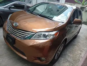 Toyota Sienna 2010 Brown