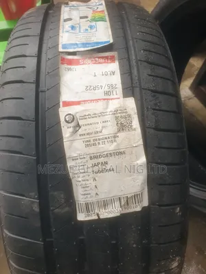 Bridgstone Tyre 285/45/R22 for Mercedes Benz G Wagon Etc 