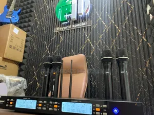 Shure Rechargeable 4-Channel Wireless Microphone (Quad Handheld Mics)