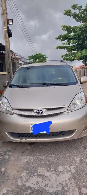 Toyota Sienna 2008 Gold