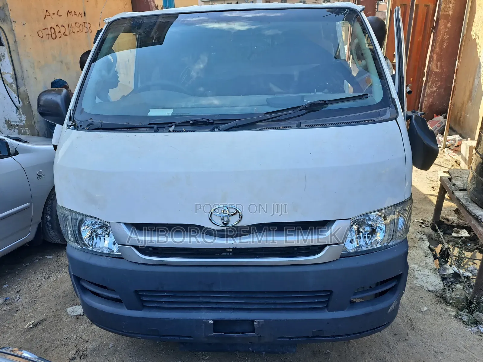 Toyota HiAce 2005 White
