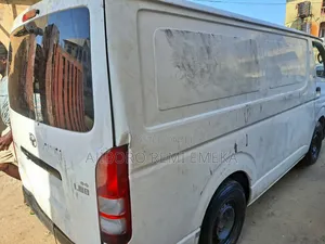 Toyota HiAce 2005 White