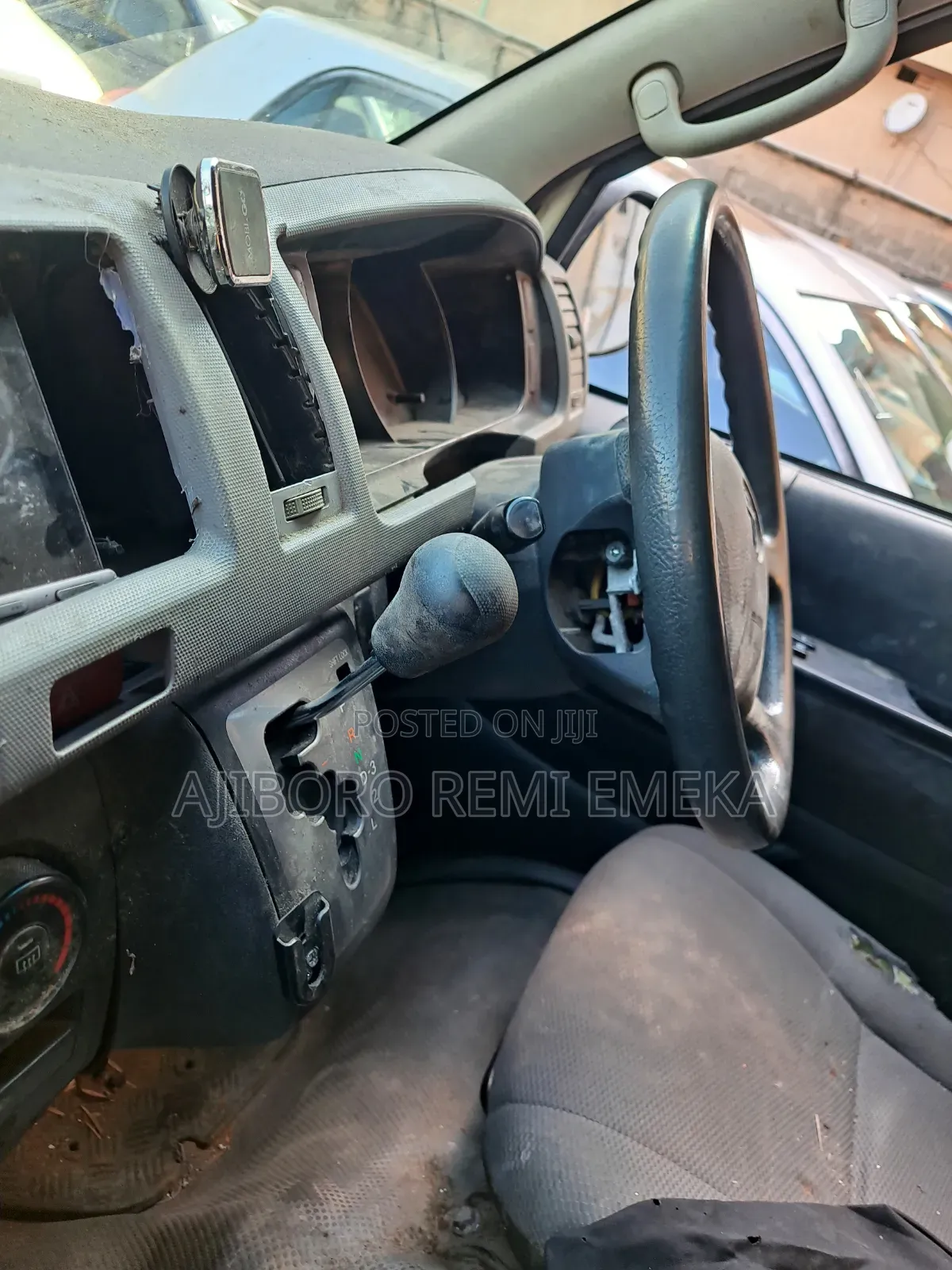 Toyota HiAce 2005 White