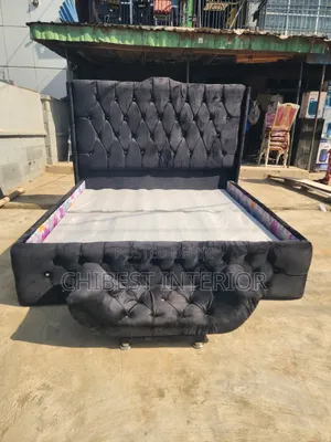 6by6 Upholstery Padded Bed