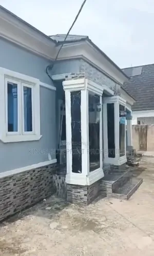 2bdrm Bungalow in Ughelli, Warri for sale