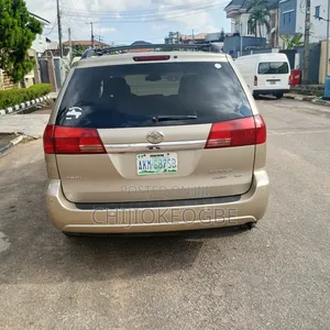 Toyota Sienna 2006 Gold