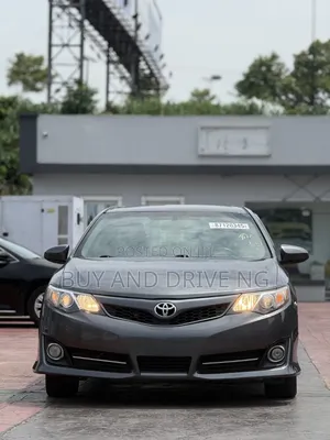 Toyota Camry SE 4dr Sedan (2.5L 4cyl 6A) 2012 Gray