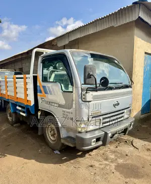 Nissan Cabstar 2000 White