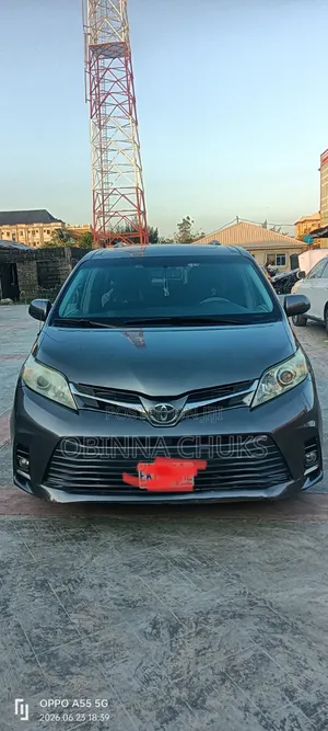 Toyota Sienna 2011 Gray