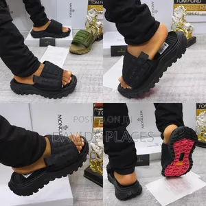 Quality Original Moncler Bas Trail Slide Black