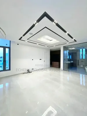 Contemporary 5 Bedroom Fully Detached Home With Swimming Pool