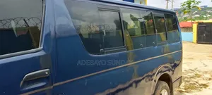 Toyota HiAce 2004 Blue