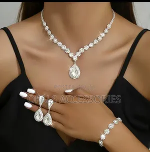 Luxurious Teardrop Crystal Flower Wedding Jewelry 4-Piece Set