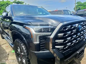 Toyota Tundra 2022 Black