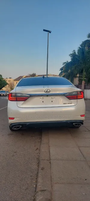 Lexus ES 2017 Off white