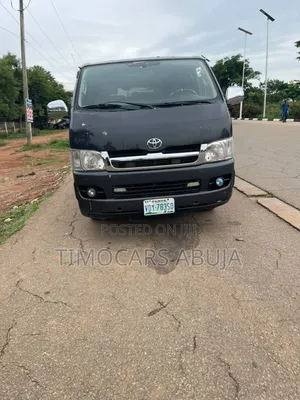 Toyota HiAce 2014 Black